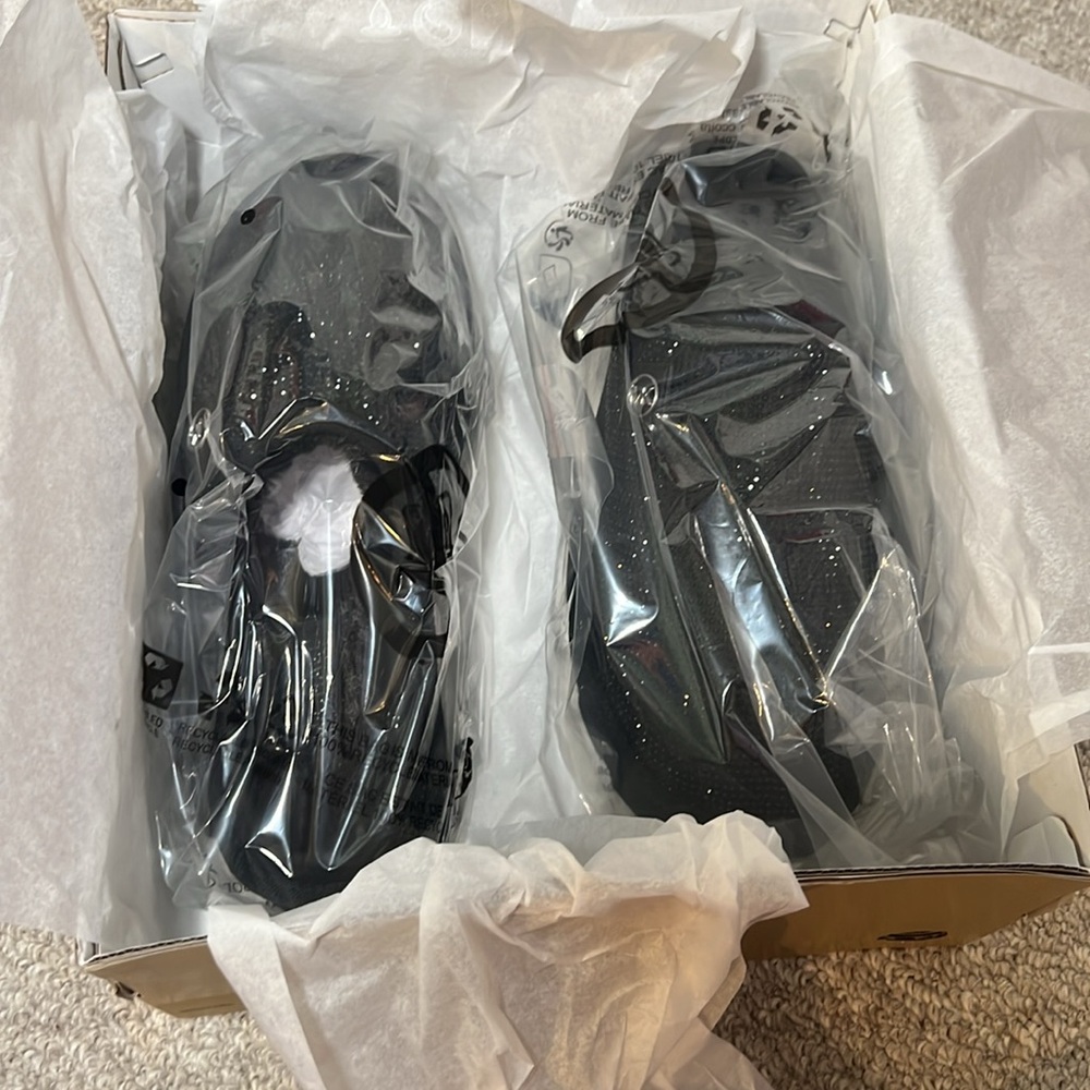 BNIB Michael Kors Women’s Winnie Slippers - Picture 8 of 10